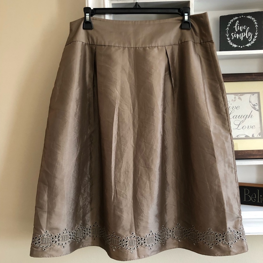 Nic + Zoe taupe lined, A line skirt, size 10. Beautiful holiday skirt! - Picture 2 of 5